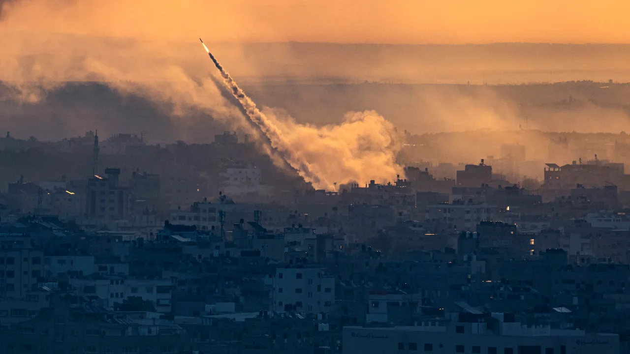 Llançament de coets des de Gaza cap a Israel