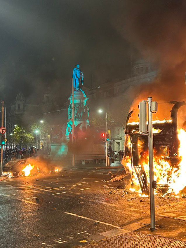 Poble irlandès enfurismat