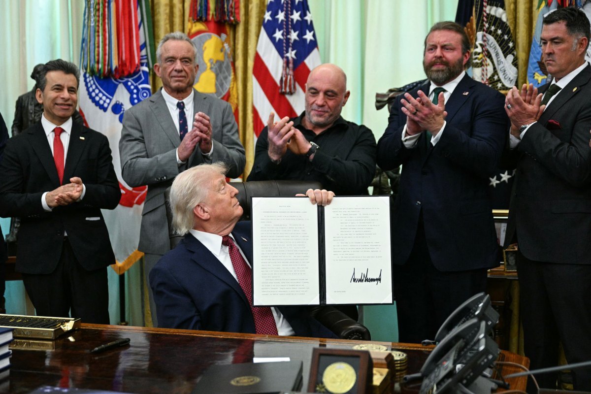 Trump signa el decret per autoritzar l'ibogaïna com a tractament contra l'addicció als opioides als Estats Units